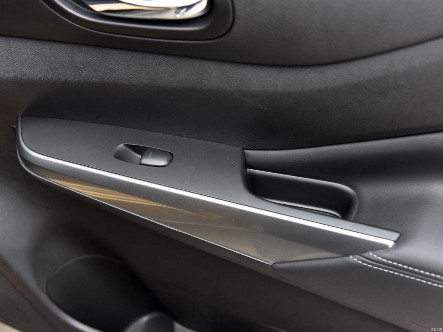 Детали интерьера Nissan Terra 2018 года  (CN) (фото 106 из 144)